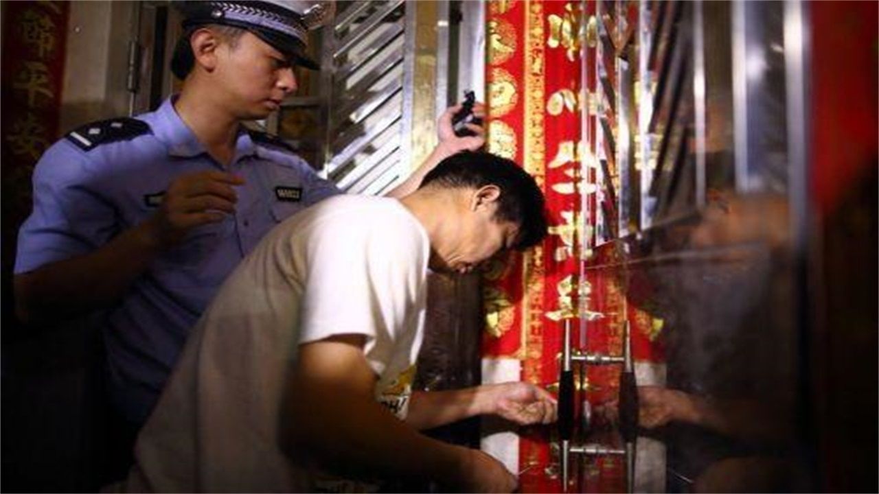 亳州请开锁师傅开了锁后，师傅